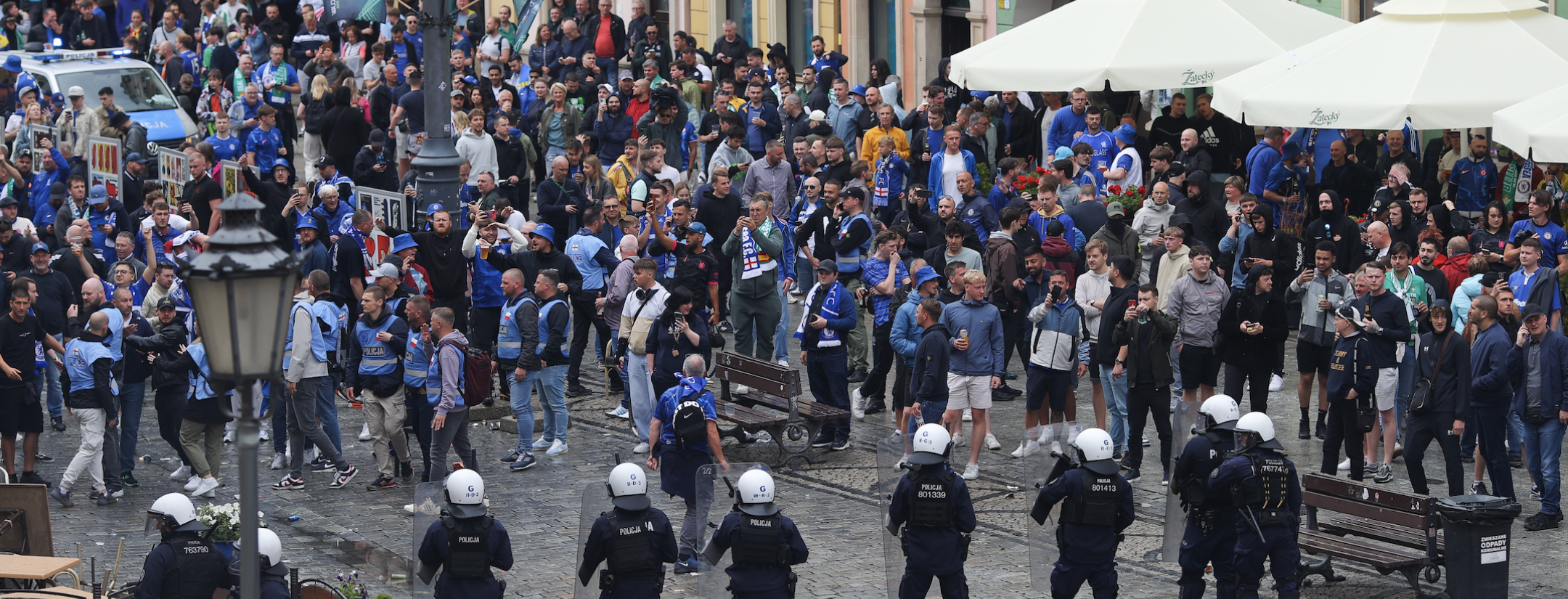Chelsea Betis fans fight