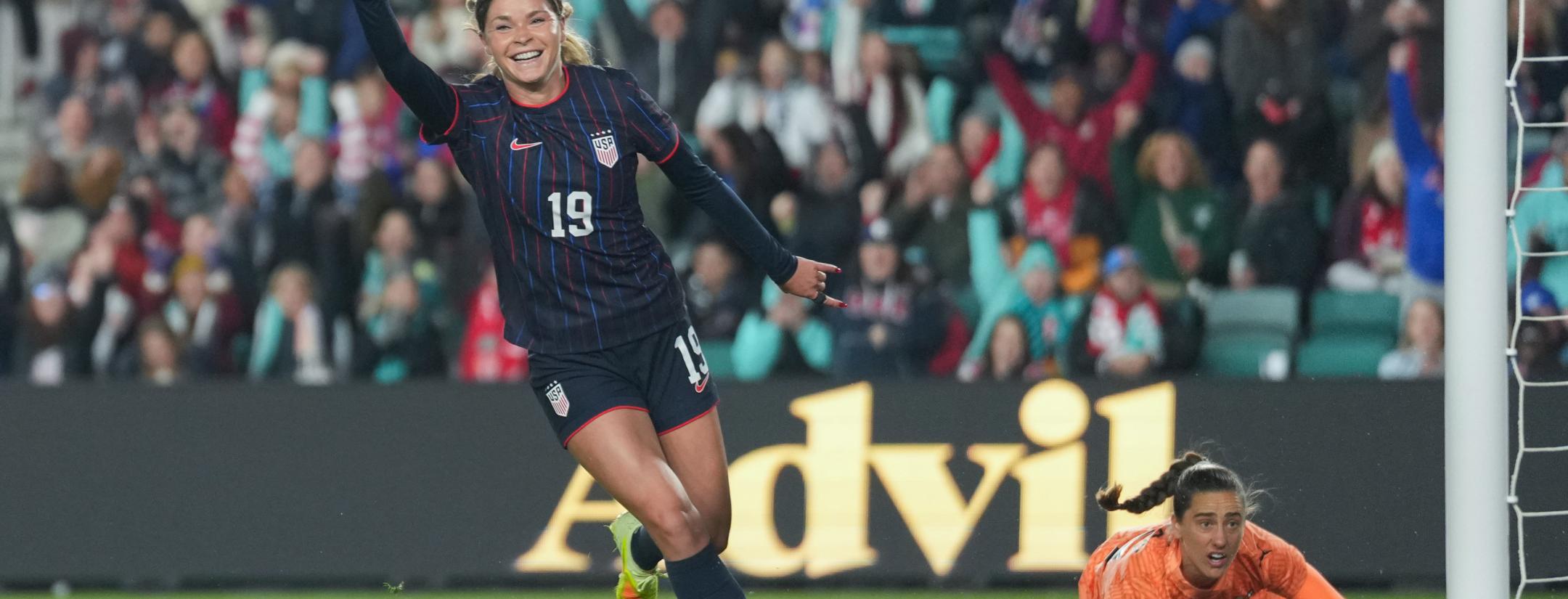 Emma Sears hat trick