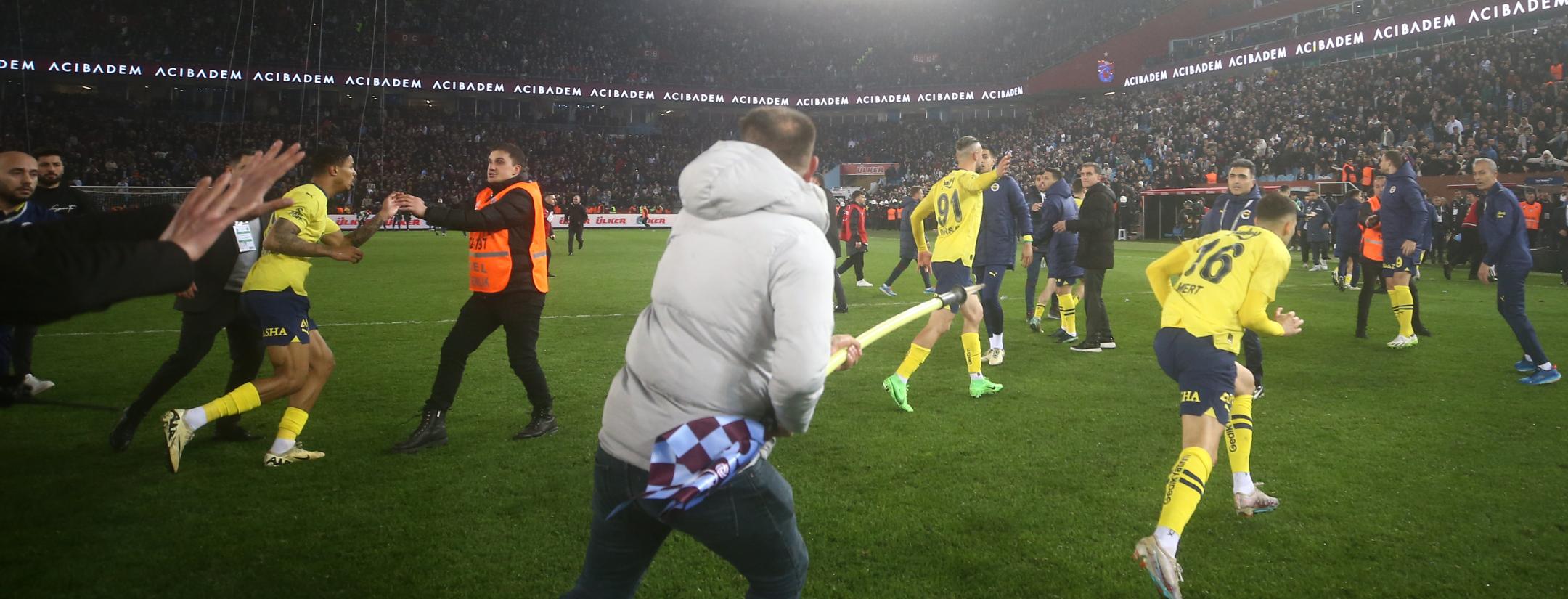 Fenerbahce fight against fans