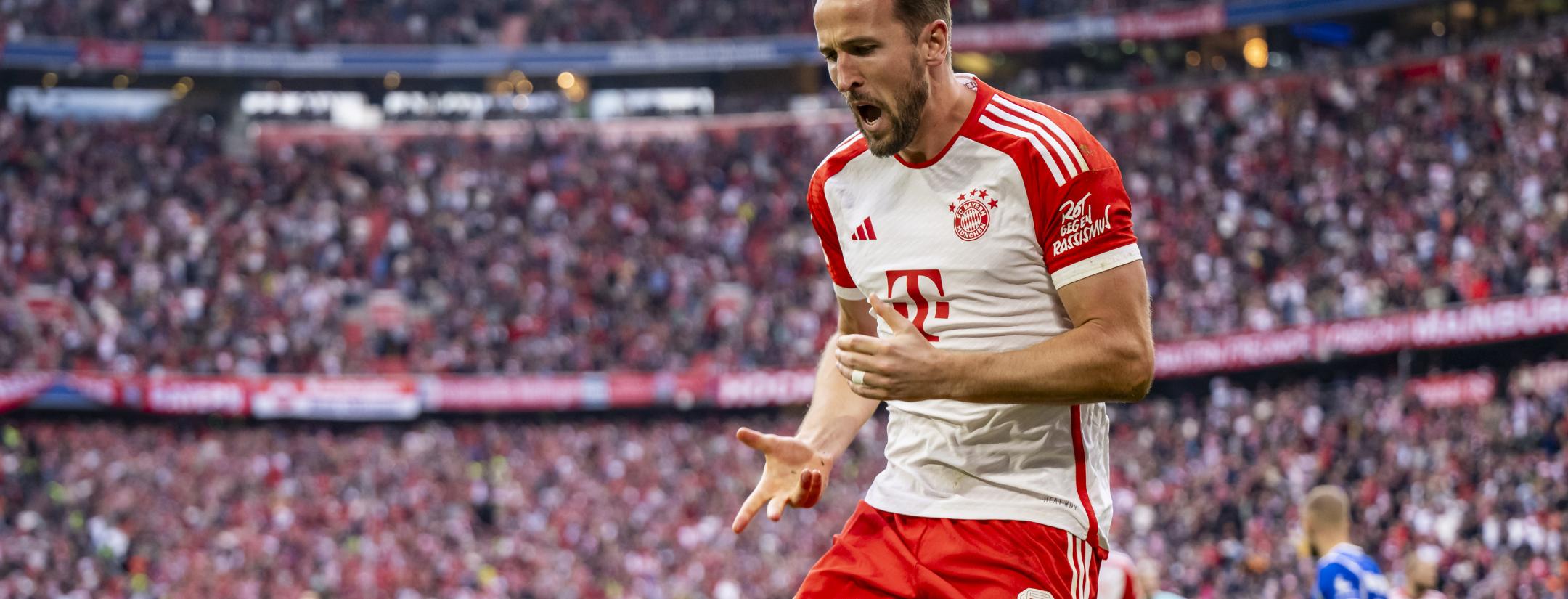 Harry Kane celebrates goal for Bayern Munich