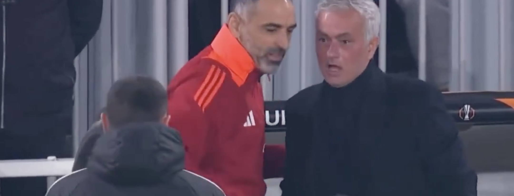 Mourinho handshake vs. Lyon