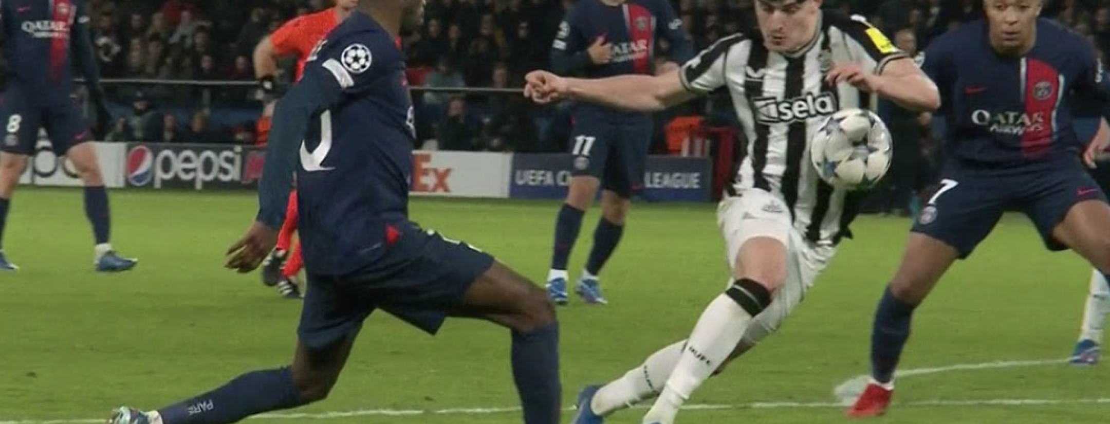 Newcastle handball vs PSG