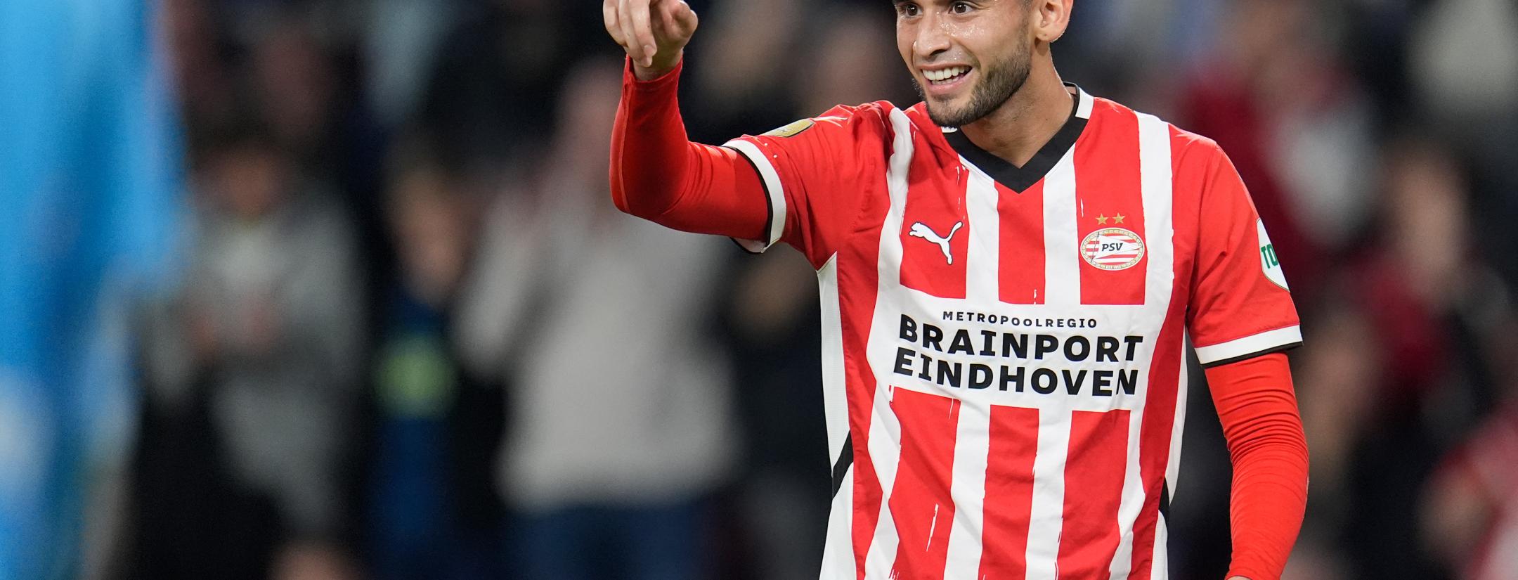 Ricardo Pepi volley for PSV