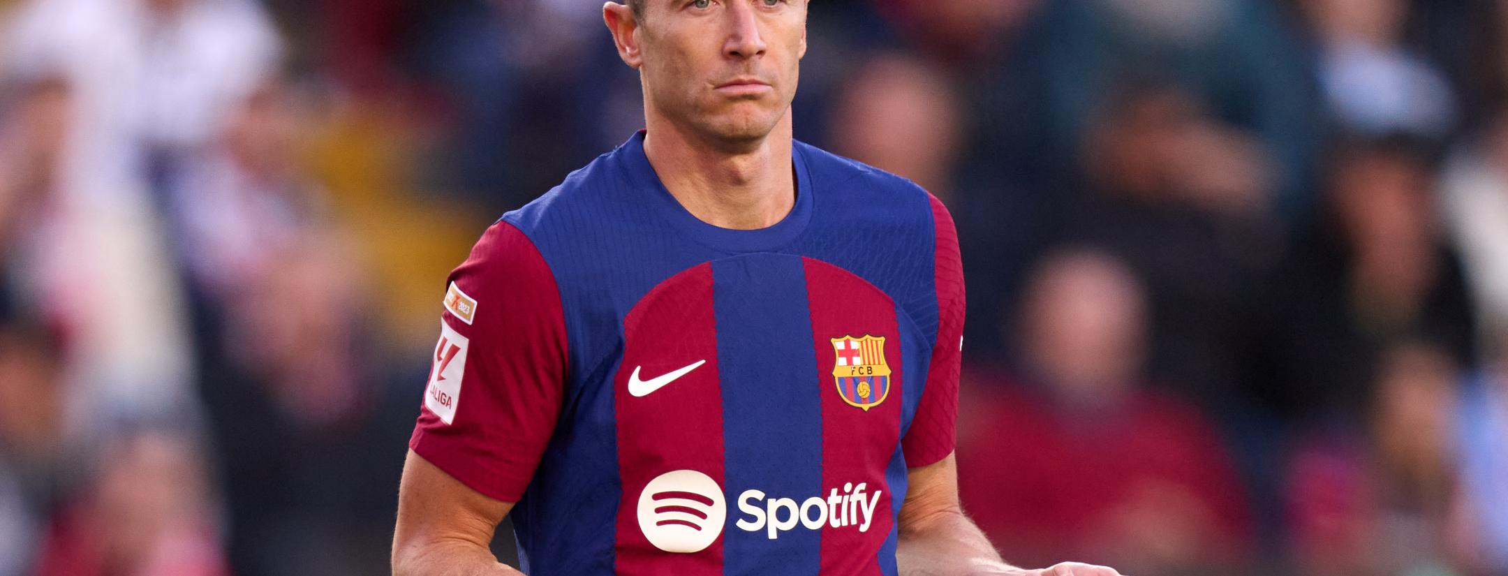 Lewandowski thrown to the ground