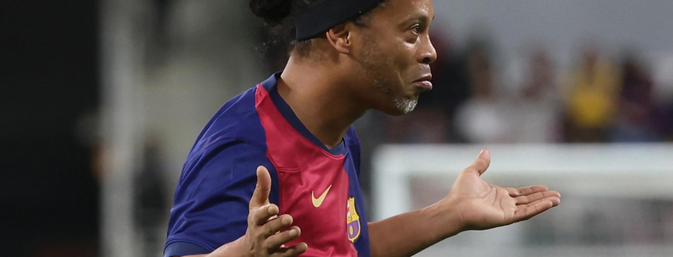 Ronaldinho free kick vs Real Madrid Legends