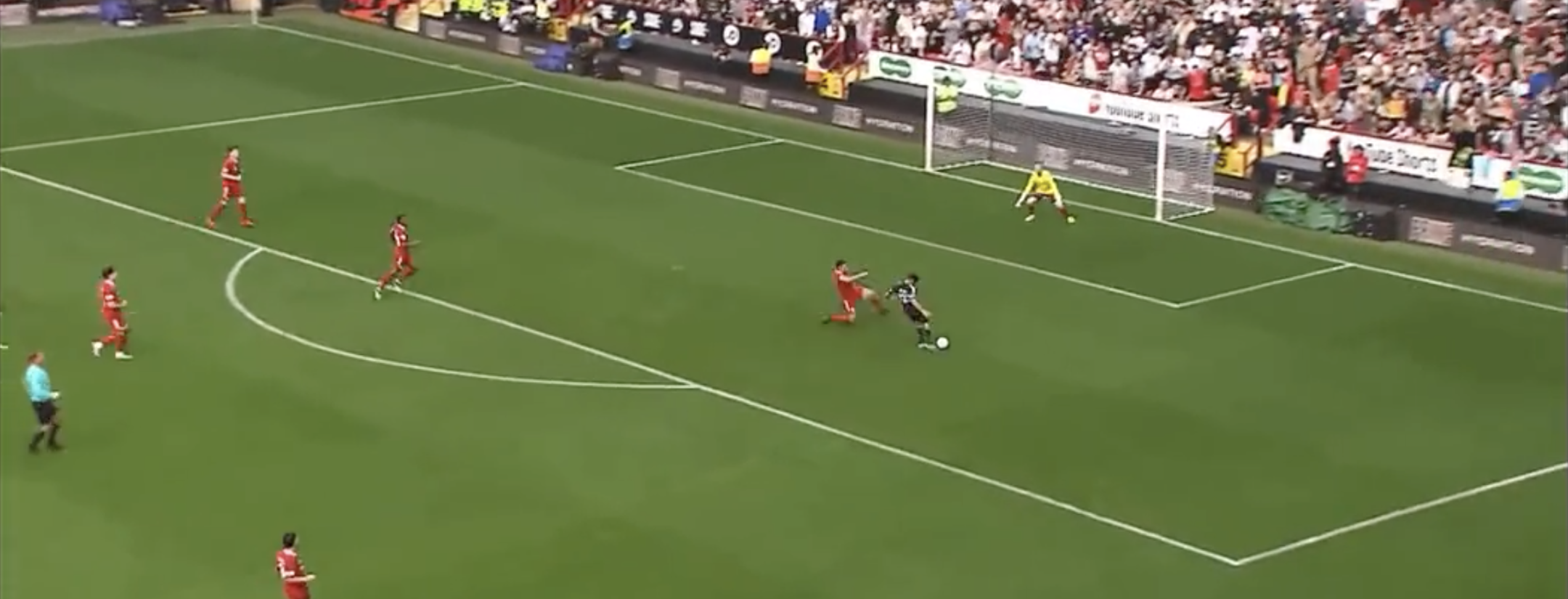 Vikkstar123 scores a stunner in Sidemen Charity Match