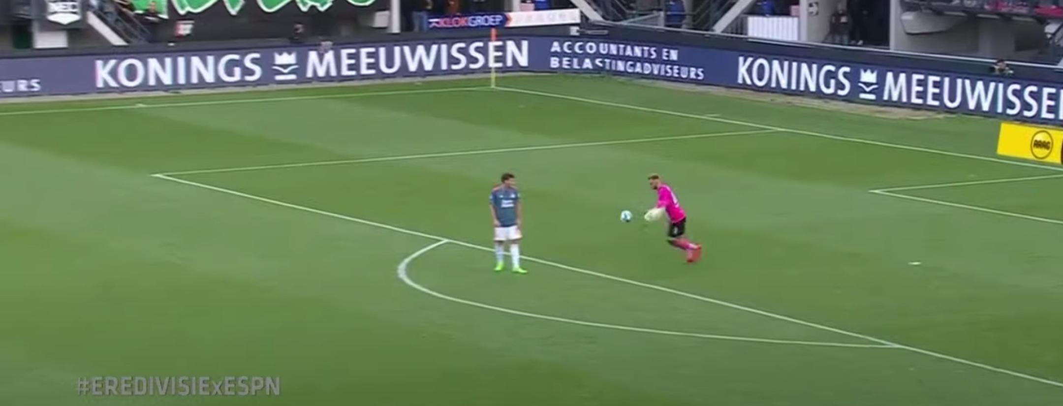 Gol anulado a Santi Giménez