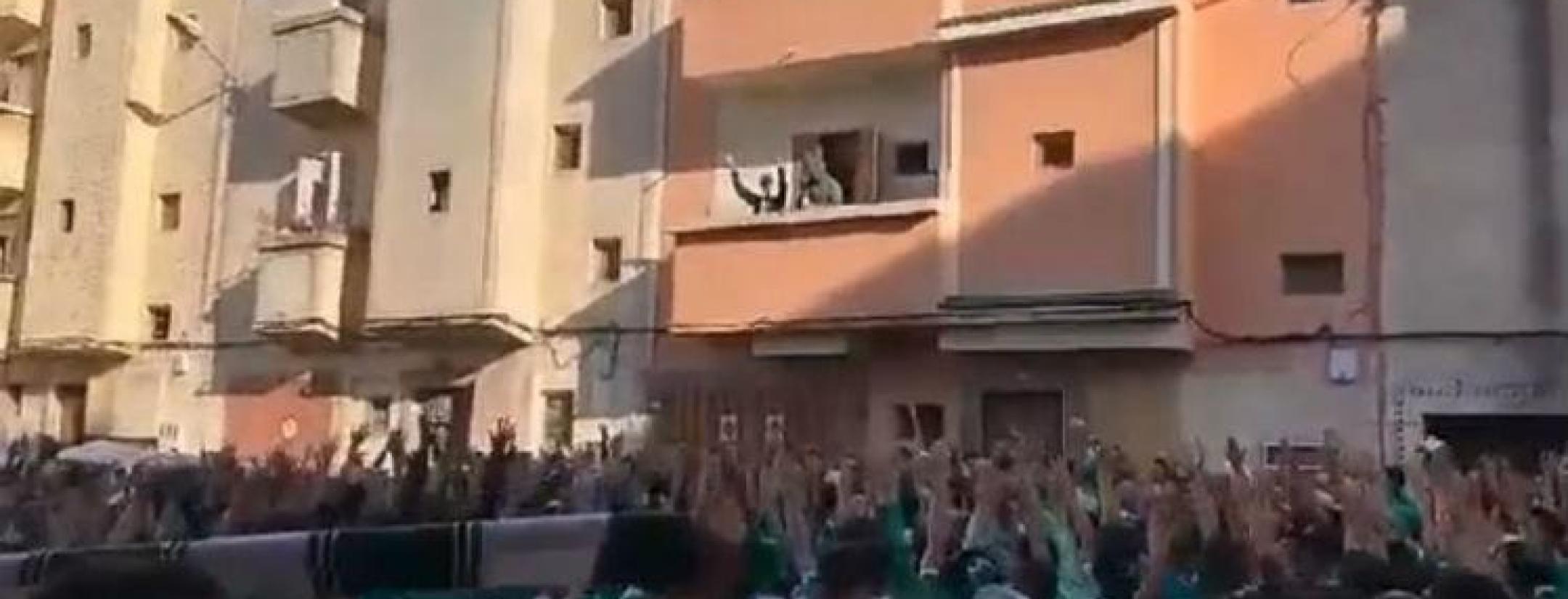 Fans sing to cancer patient