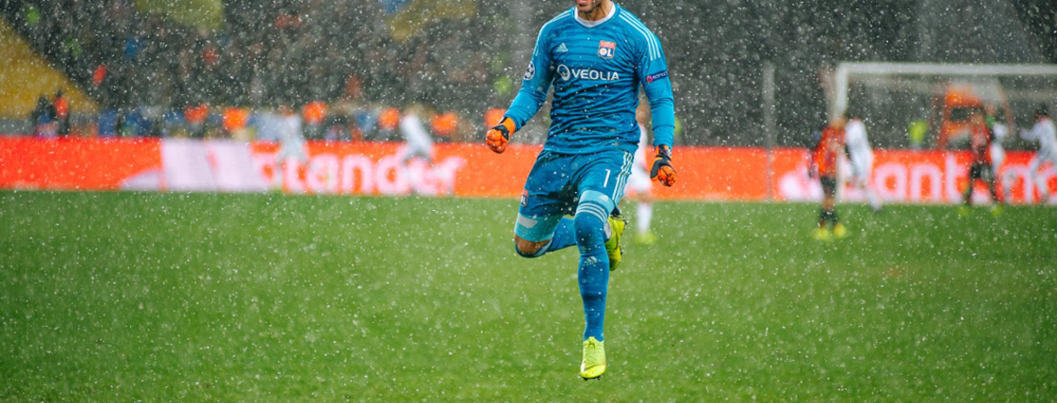 Anthony Lopes triple save