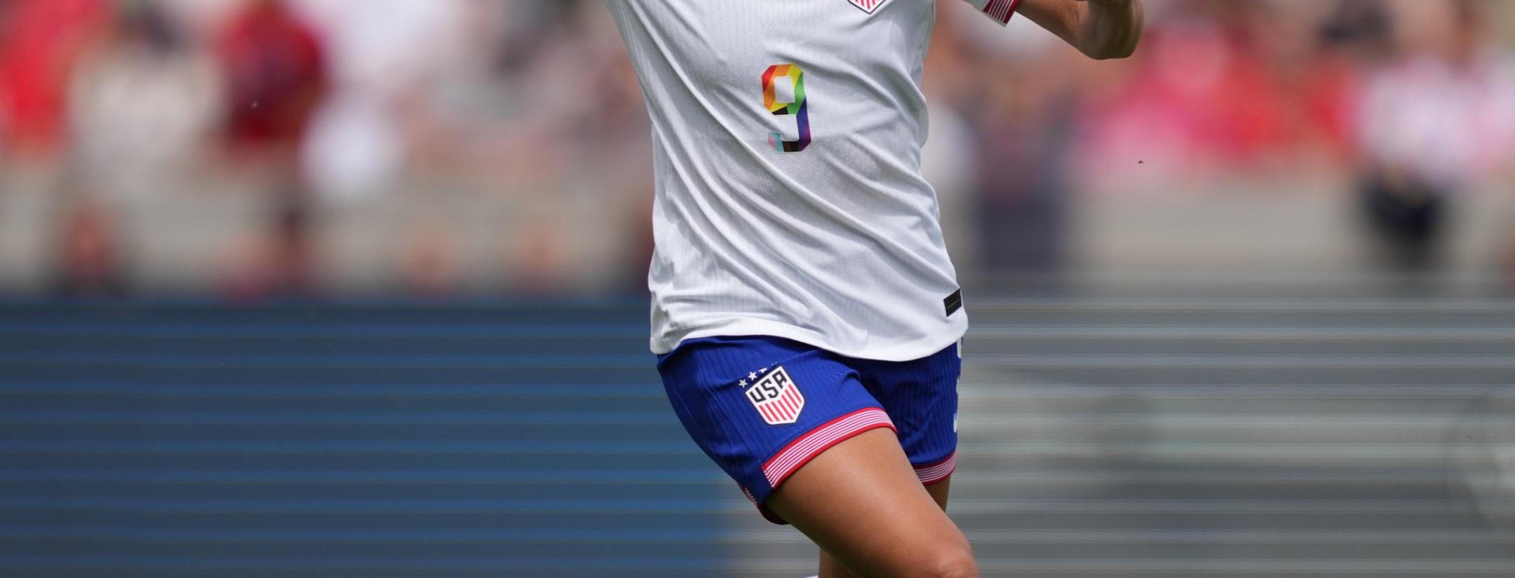 Mallory Swanson celebrates goal against South Korea