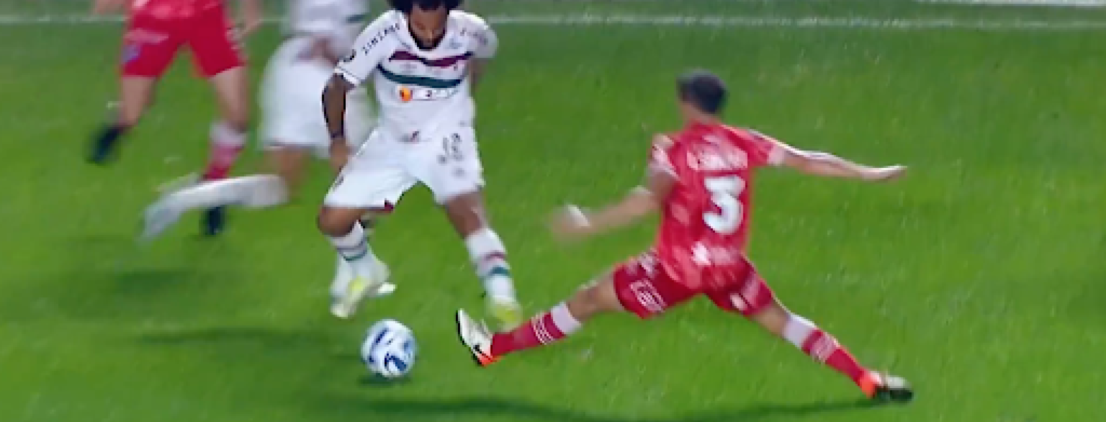 Marcelo breaks opponent's leg