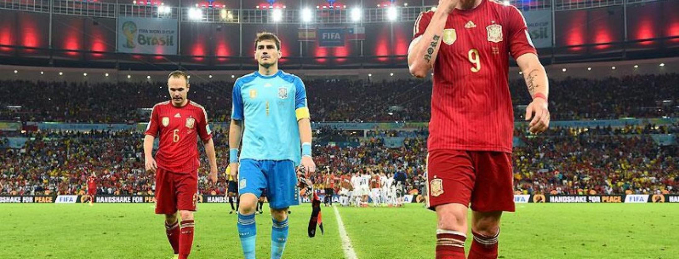 Fernando Torres wipes away tears as he walks off the pitch
