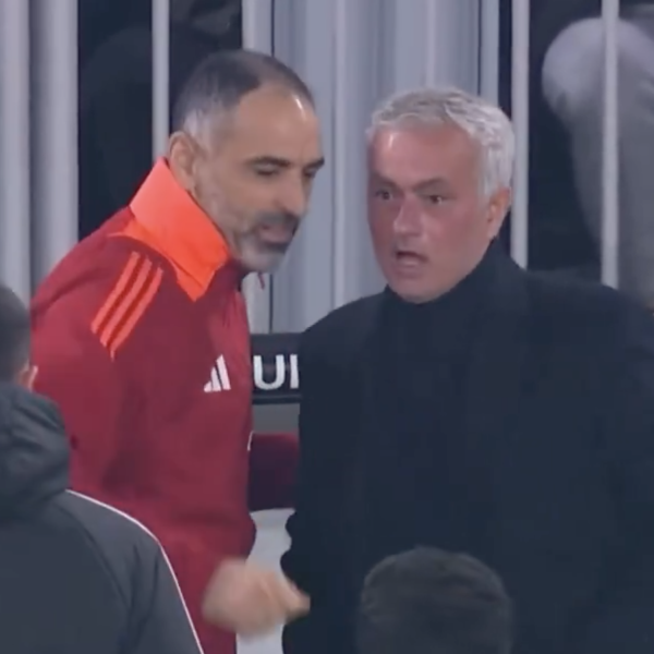 Mourinho handshake vs. Lyon