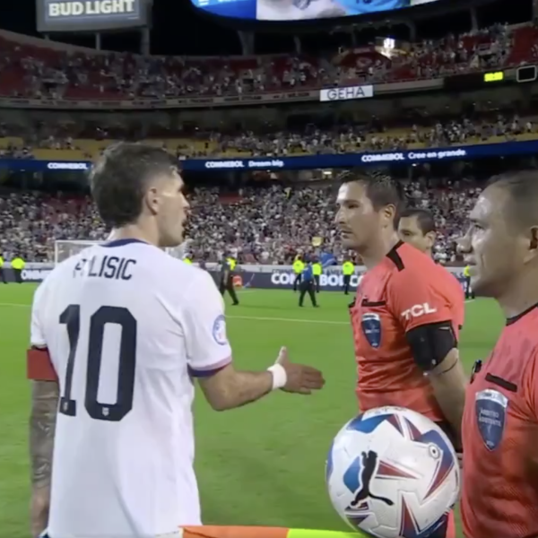 Pulisic referee handshake moment