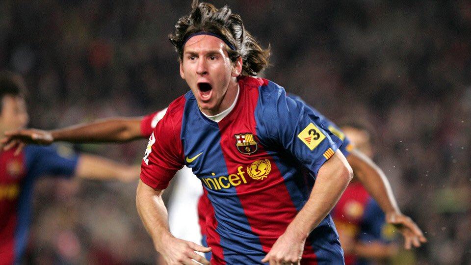 Messi long hair