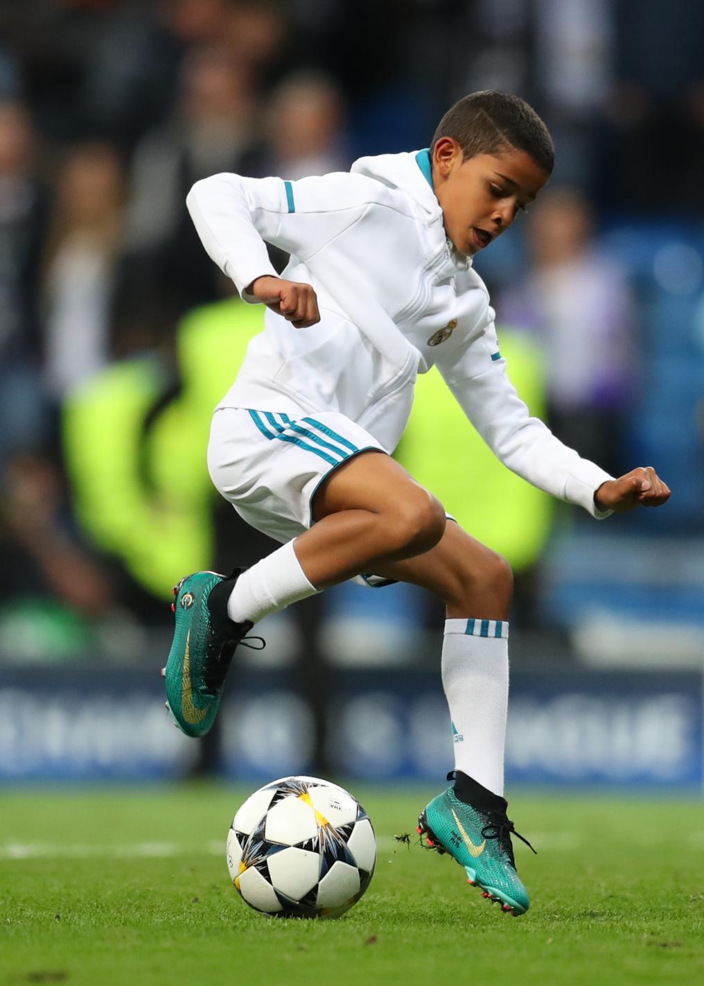 Ronaldo Jr. Shows Off Skills 