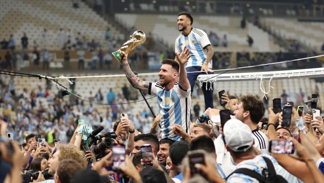 Lionel Messi trophy photo