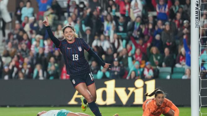 Emma Sears hat trick Emma Sears hat trick