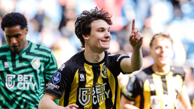 Vitesse players donate salaries to keep club alive