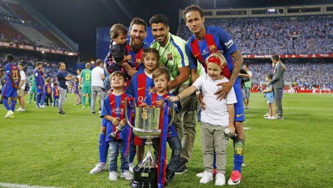 Messi, Suarez, Neymar and children