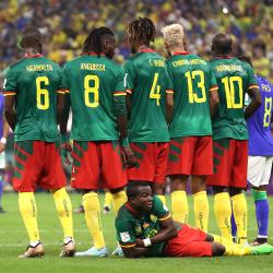 Why does a player lie down behind the wall