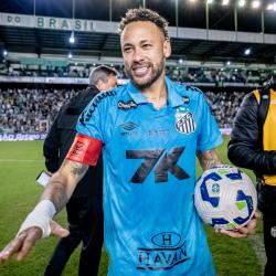 Neymar hat-trick for Santos