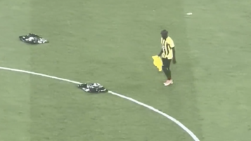 Kante picking up flags at Al Ittihad game