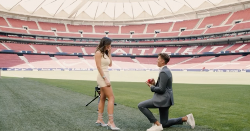 Atletico Madrid - LaLiga: Marcos Llorente's master plan to propose to his  girlfriend at the Wanda Metropolitano