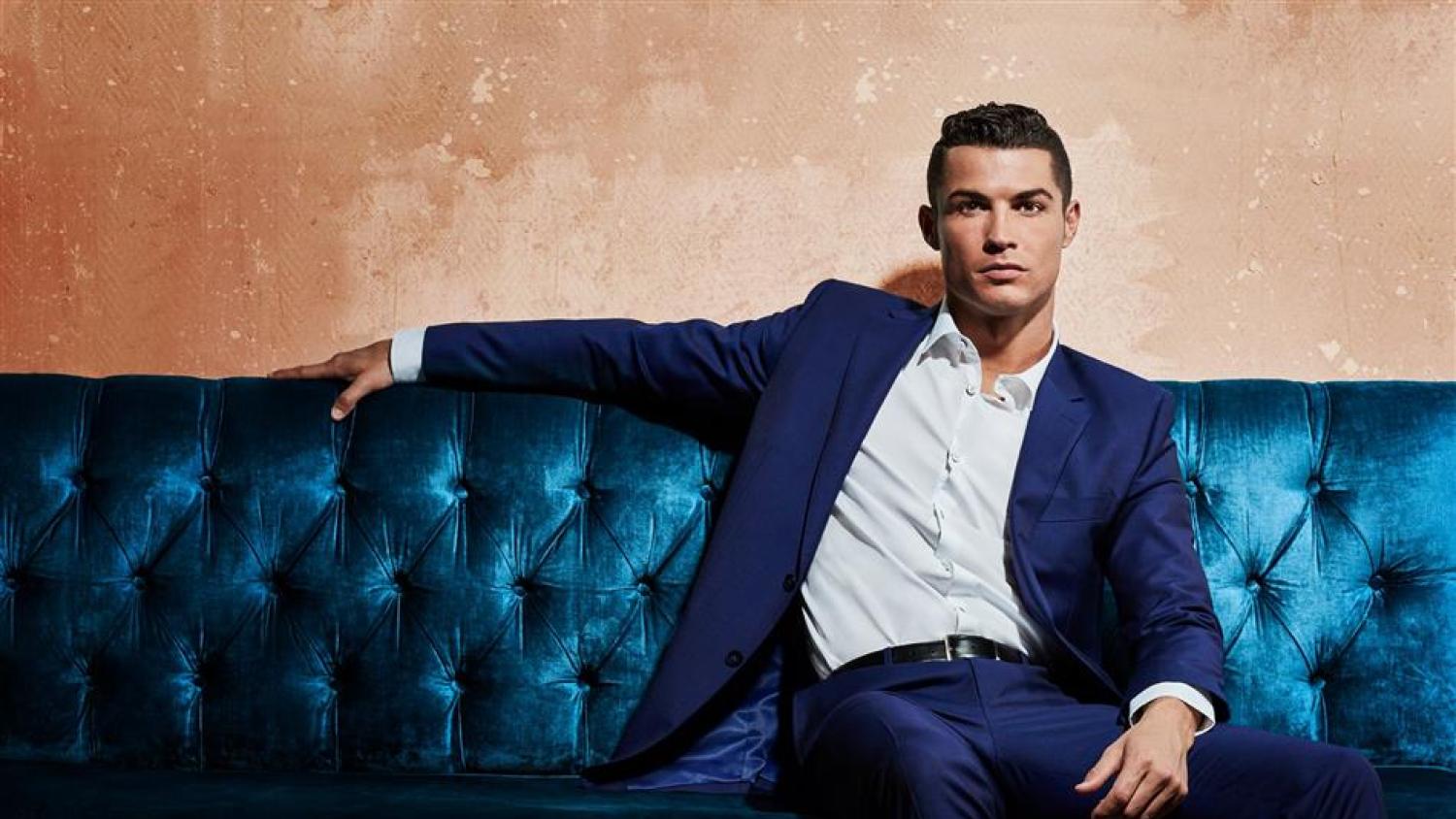 Cristiano Ronaldo Would Like Your Help In Choosing A Watch | The18