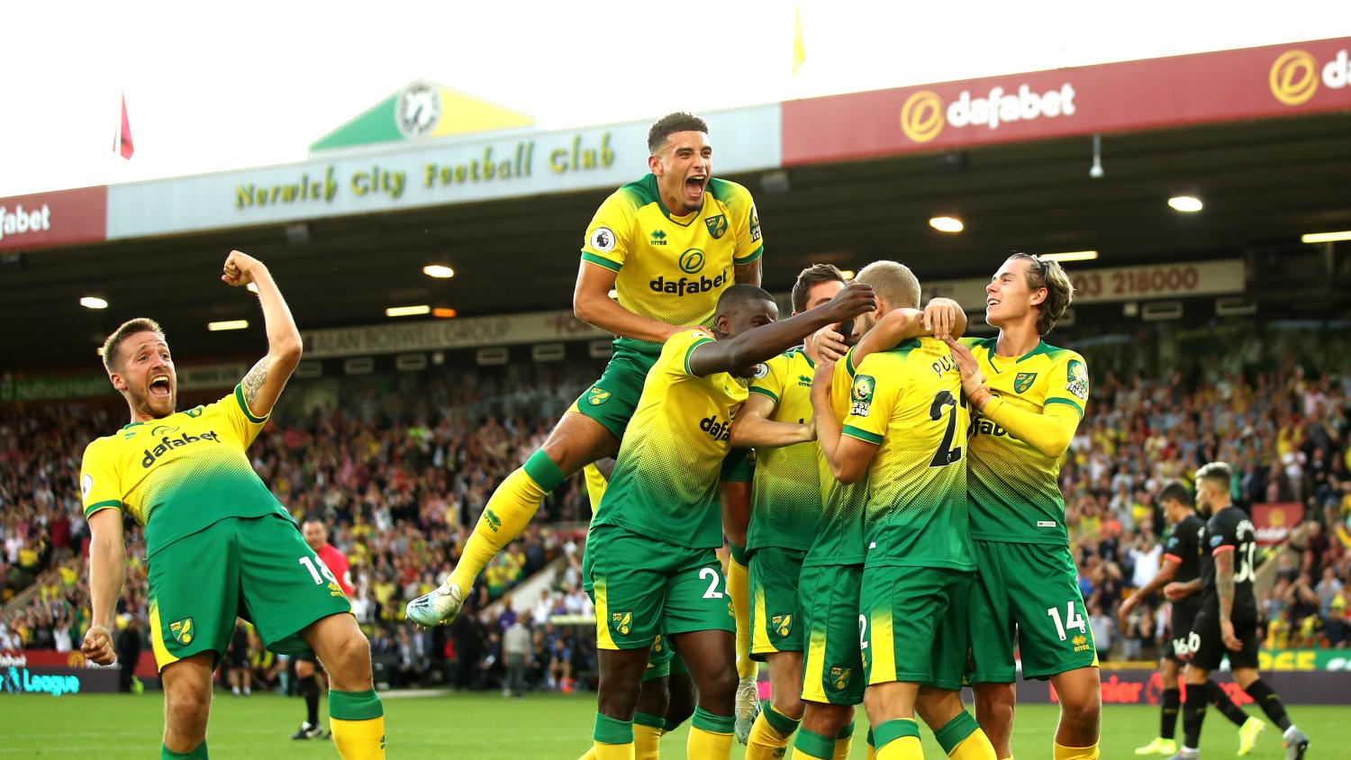 angreb Faderlig skrå Norwich vs Man City Highlights: Otamendi Throws Game Away
