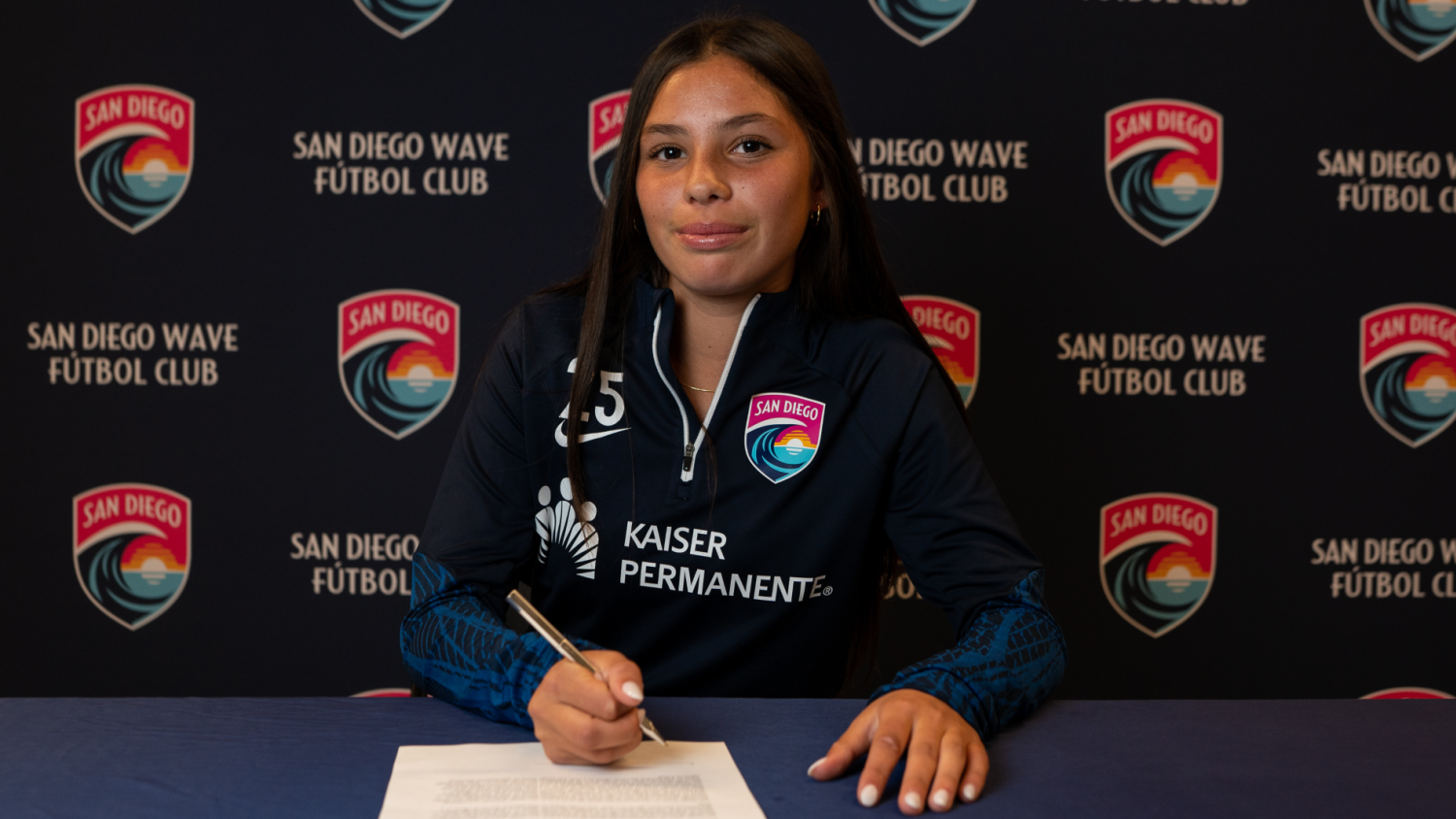 15-year-old Melanie Barcenas signs with San Diego Wave FC