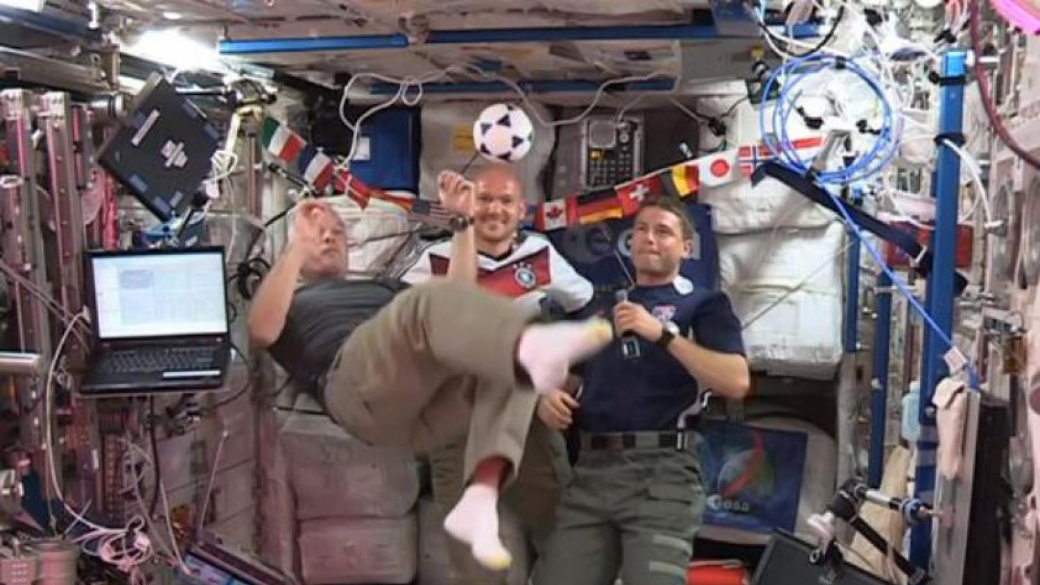 Soccer In Space (VIDEO) The18