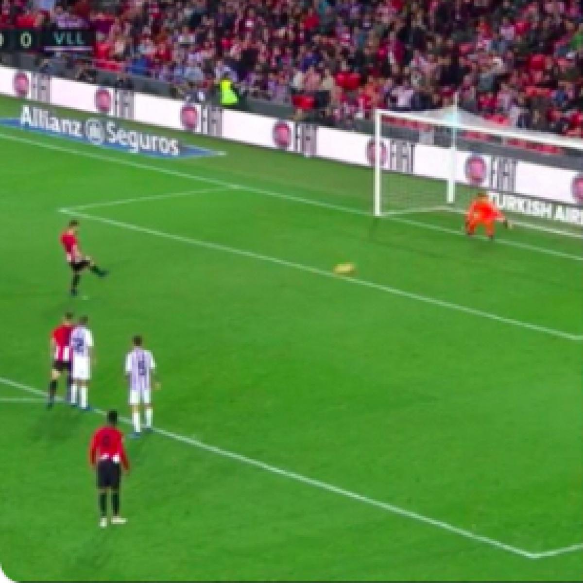 Aritz Aduriz penalty