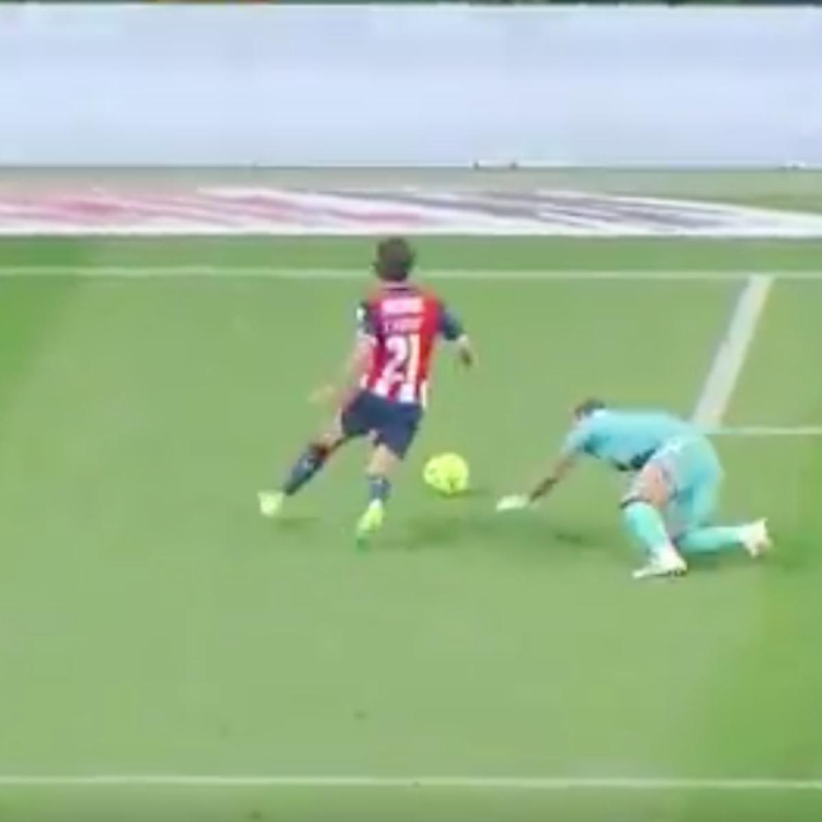 Puebla Keeper's Blooper In Goal Versus Chivas