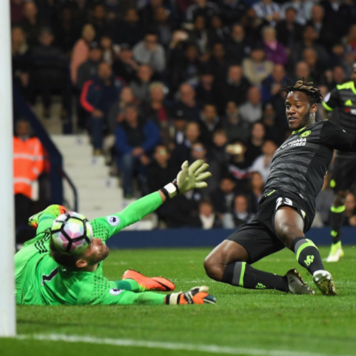 Michy Batshuayi Goal to win Chelsea Premier League title