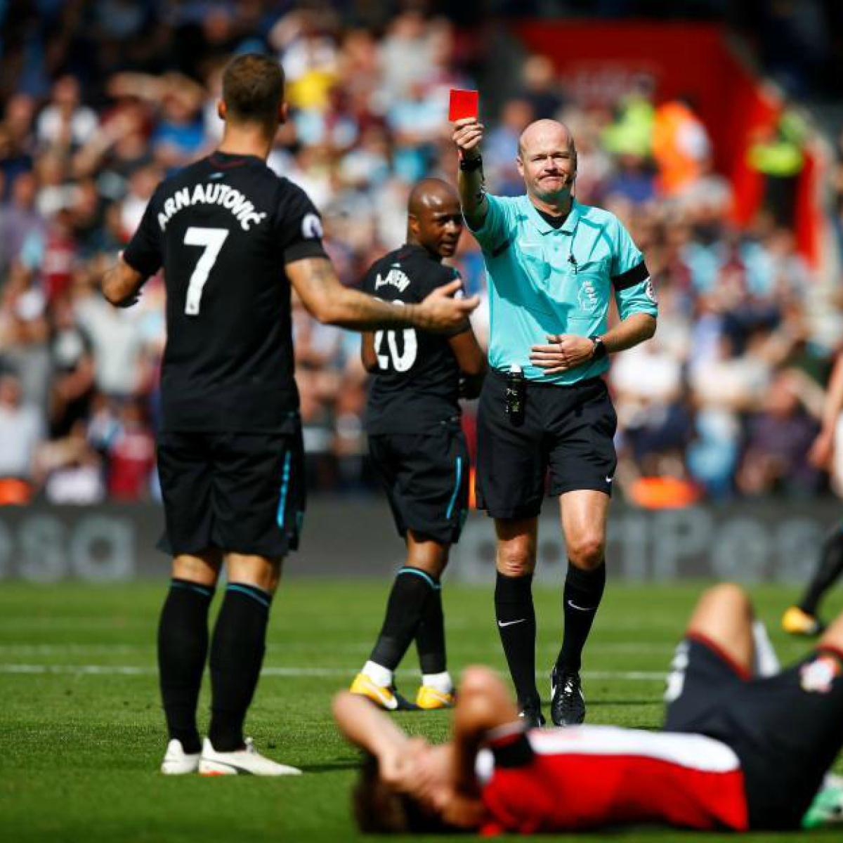 Marko Arnautović earns a red card for throwing an elbow at Southampton's Jack Stephens