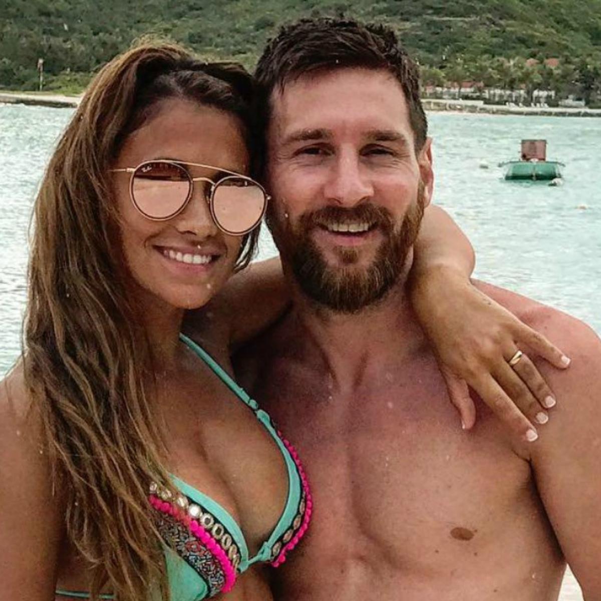 Lionel Messi old photo with Antonela Rocuzzo