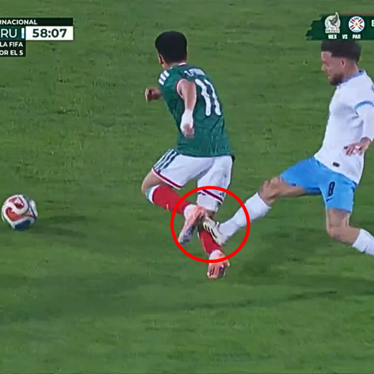 Nahitan Nández tackle on Gilberto Mora