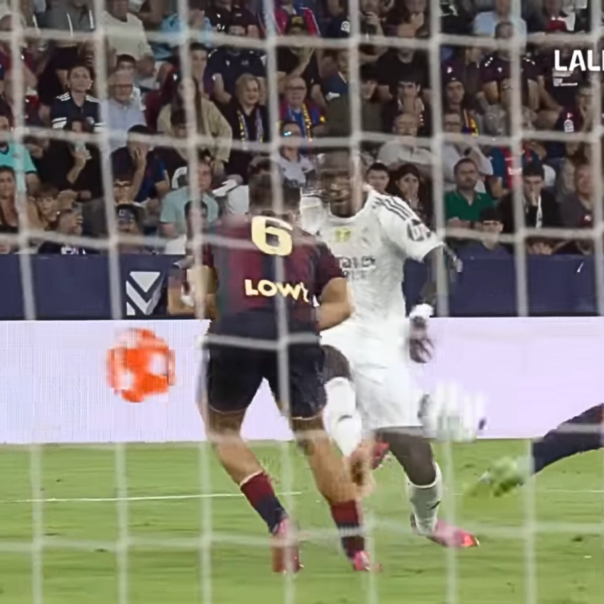 Vinicius trivela vs Levante.