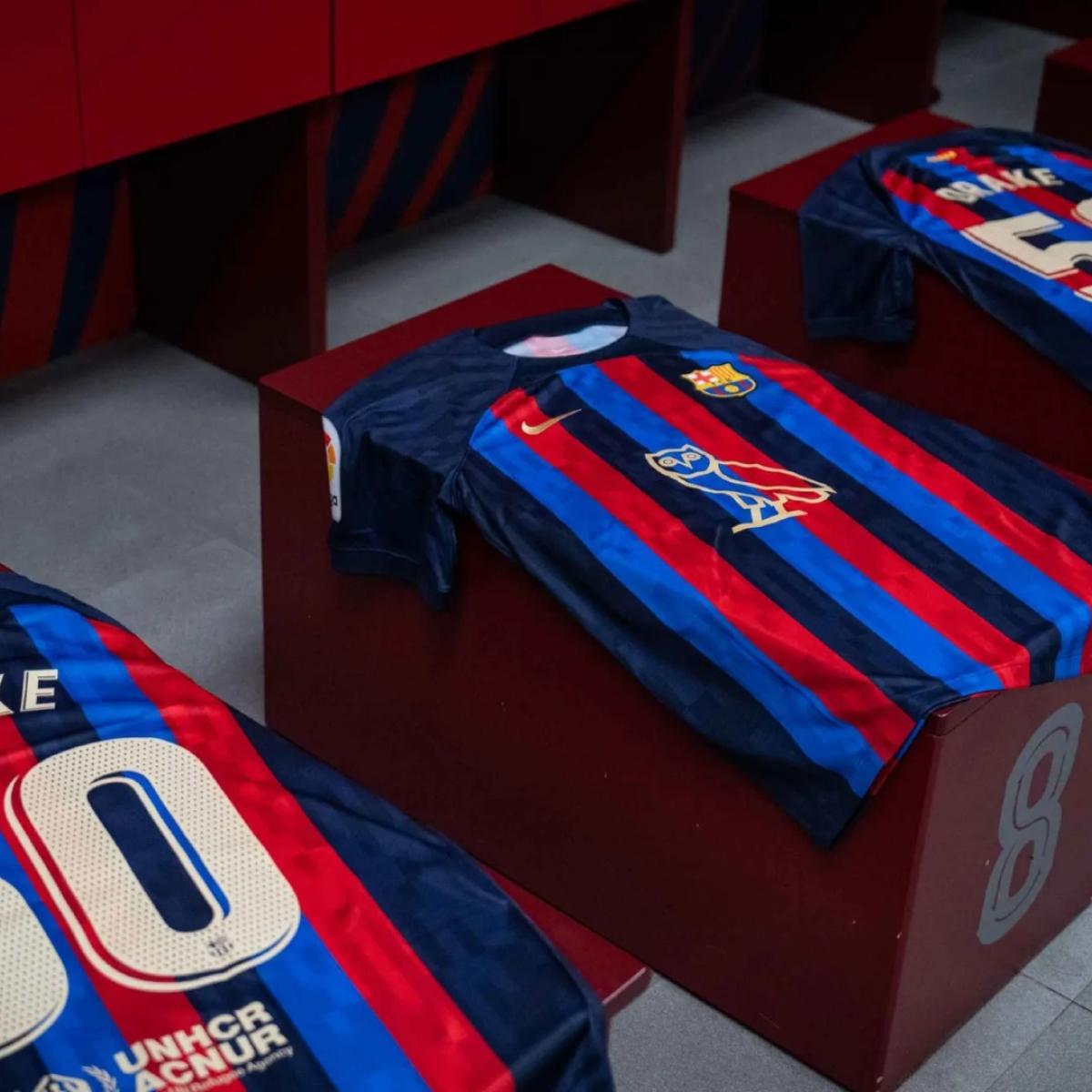 Drake's OVO owl on Barcelona jersey.