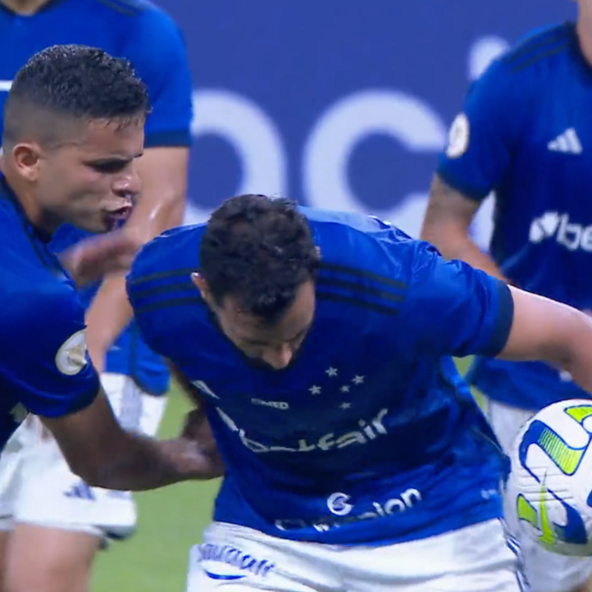 Cruzeiro player misses penalty twice