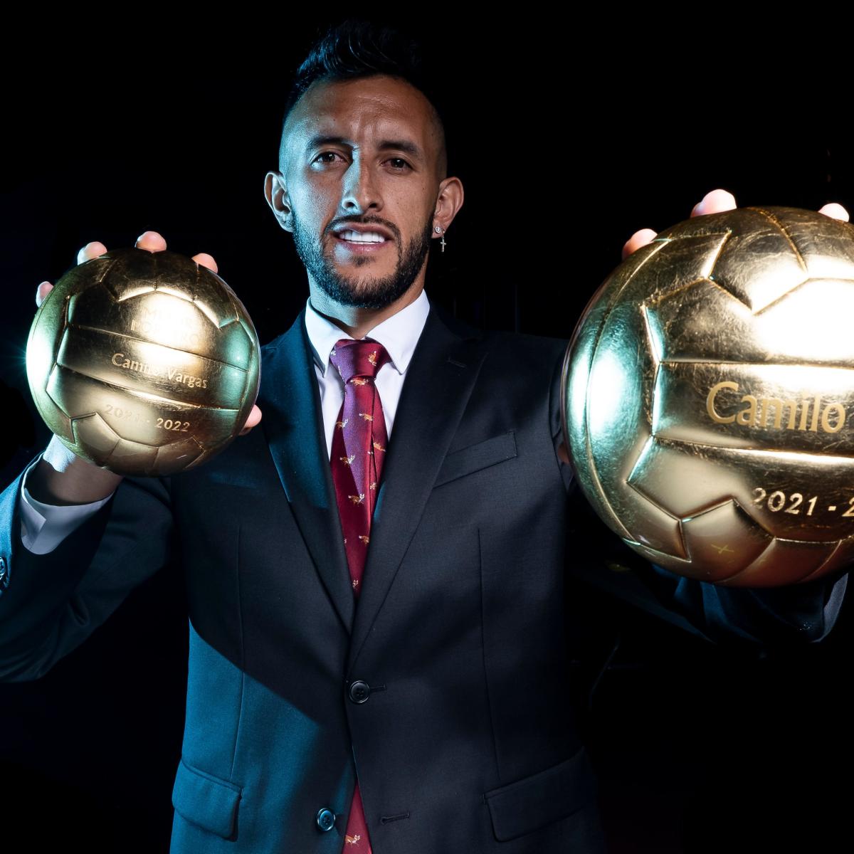 Camilo Vargas recibe el Balón de Oro 2022
