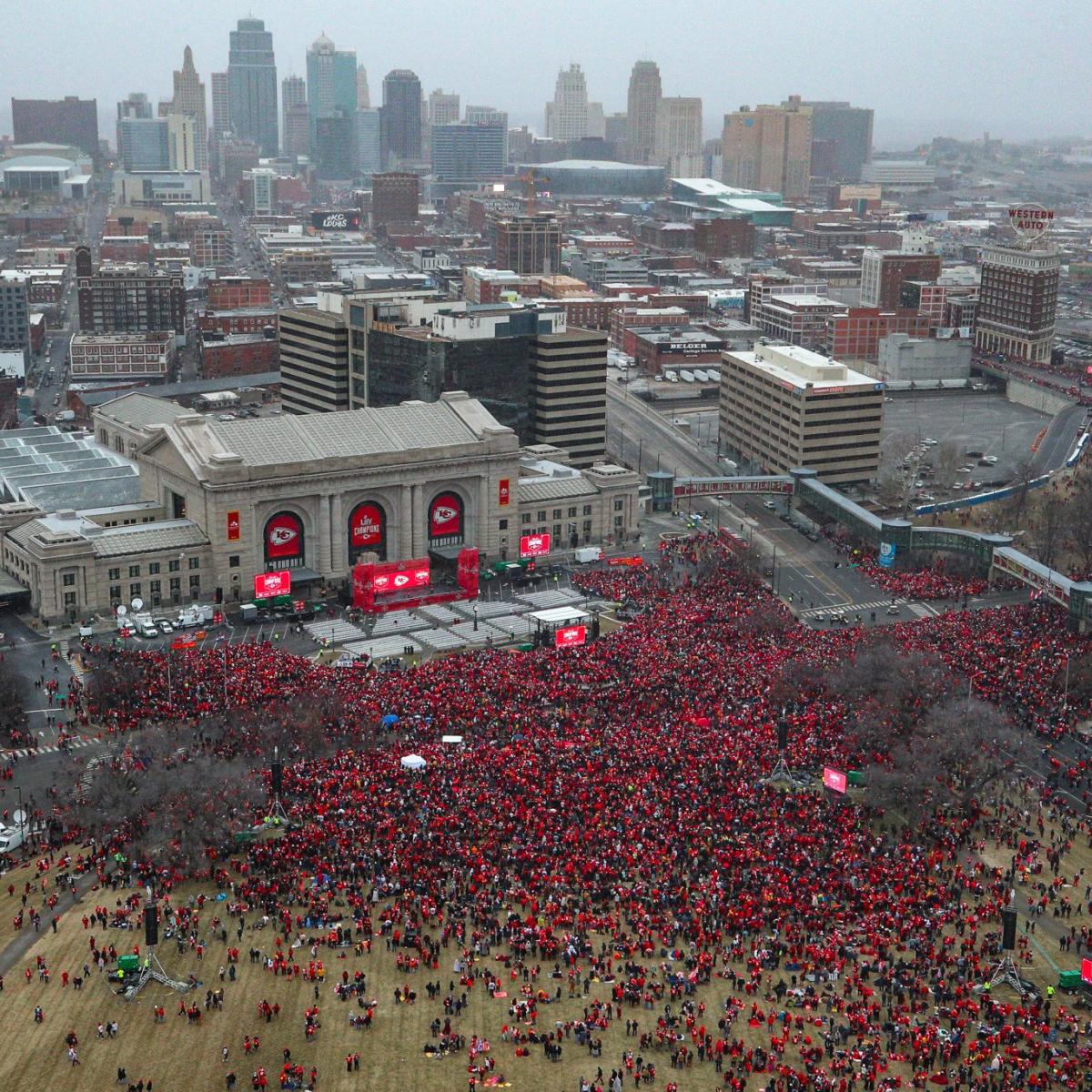 Super Bowl Vs Champions League Parade