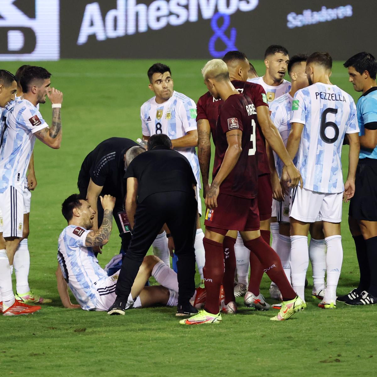Patada a Messi