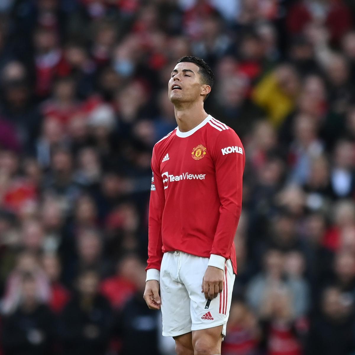 Liverpool beats Manchester United 5-0