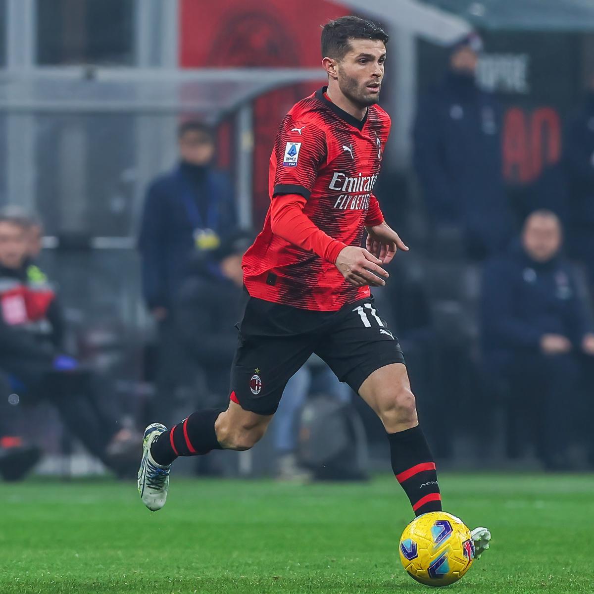 Christian Pulisic dribbling the ball in AC Milan's Serie A match against Bologna
