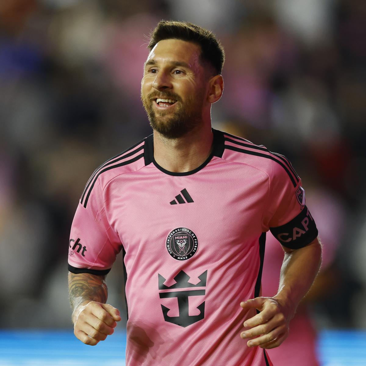 Messi injured player trick