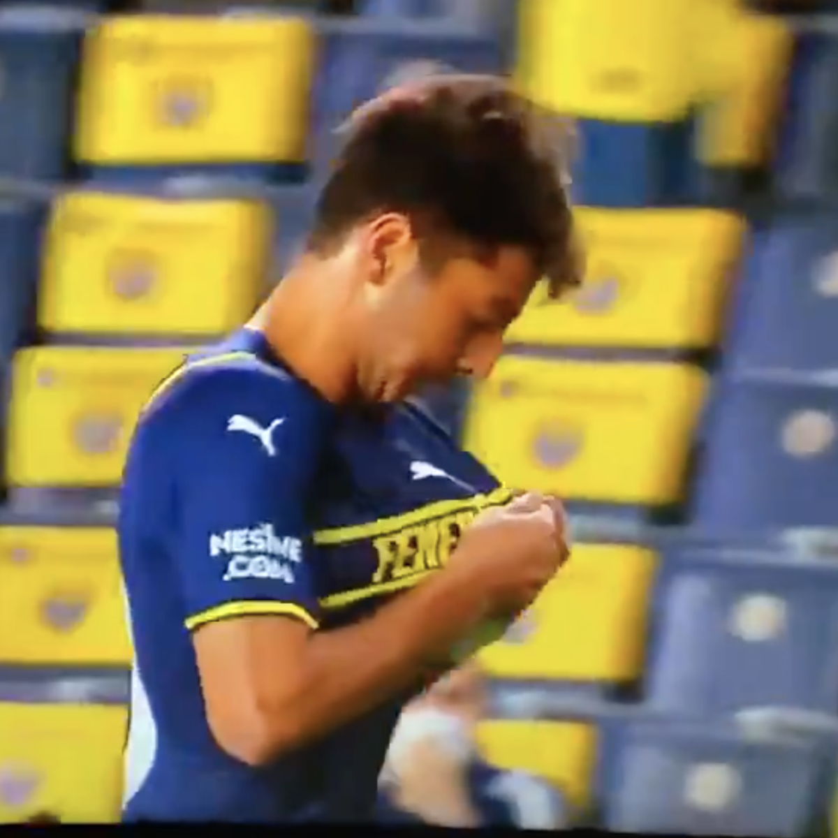 Player Tries To Kiss Badge