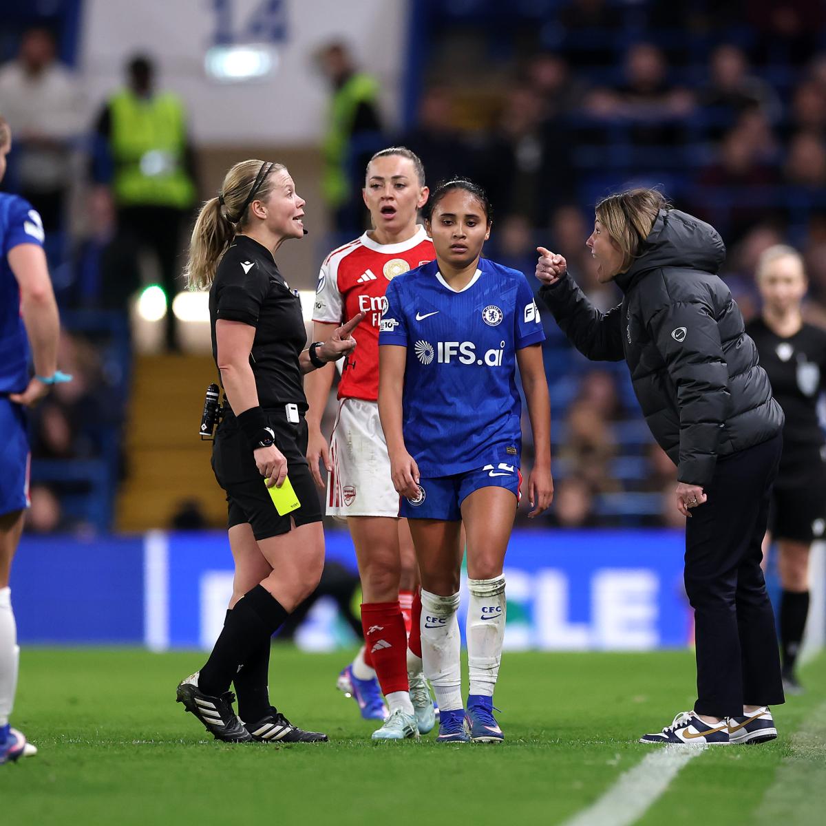 Alyssa Thompson hair pull