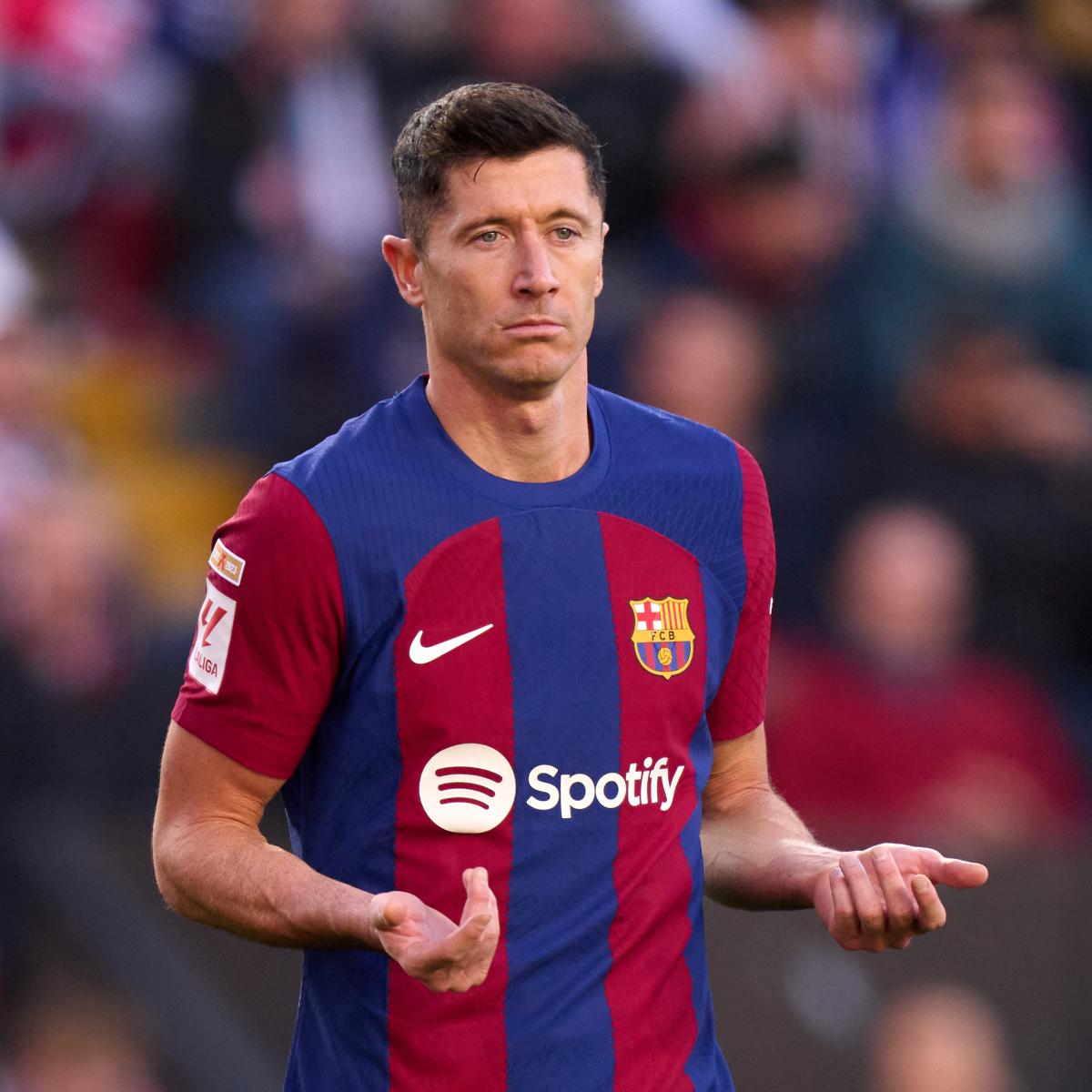 Lewandowski thrown to the ground